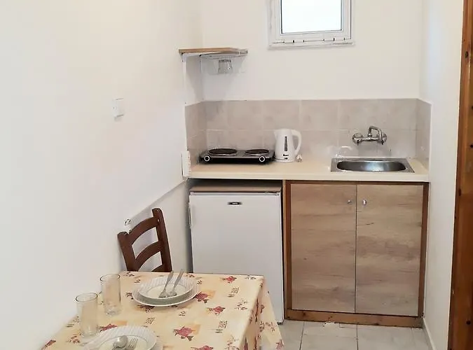 Holidays & Λαγανάς