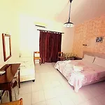 Appartement Holidays & *