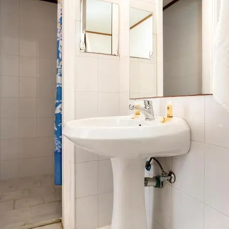 Holidays & Апартаменты *