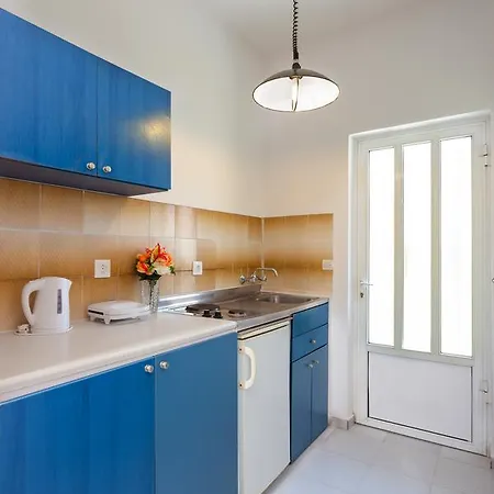 Апартаменты Holidays & *